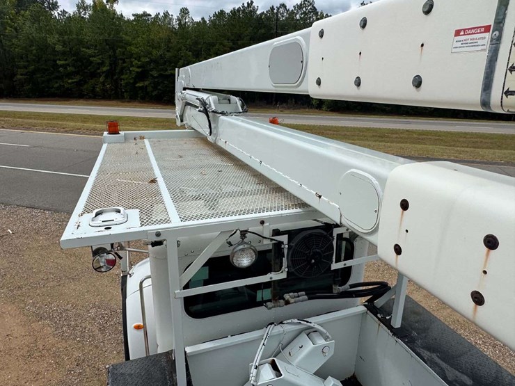2009-peterbilt-340-image-28