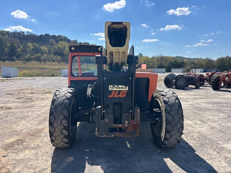 2018-jlg-742-image-5