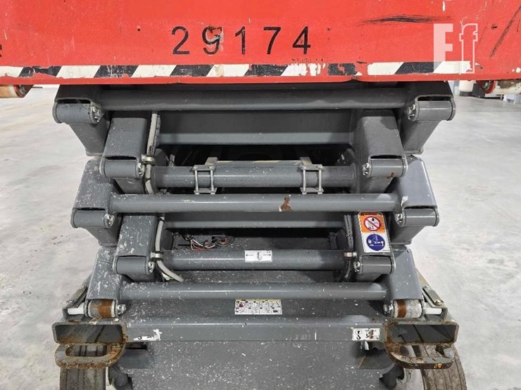 2020-skyjack-sj4732-image-13