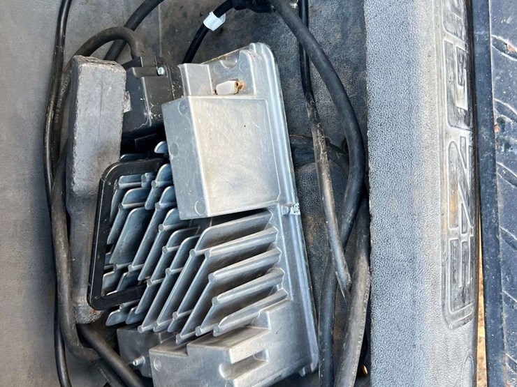 e-z-go-txt-electric-golf-cart-custom-lifted-image-21