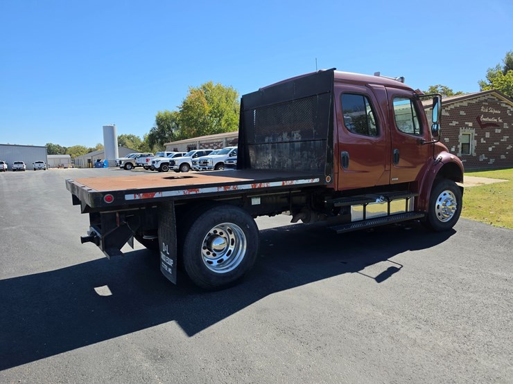 2007-freightliner-m2-106-image-14