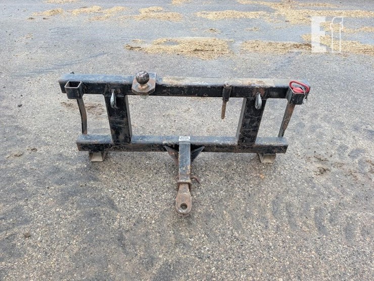 skid-steer-hitch-attachment-image-1