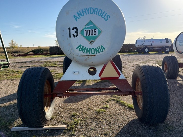 11-8--1450-gallon-nh3-tank,-16.5---22.5-tires-image-8