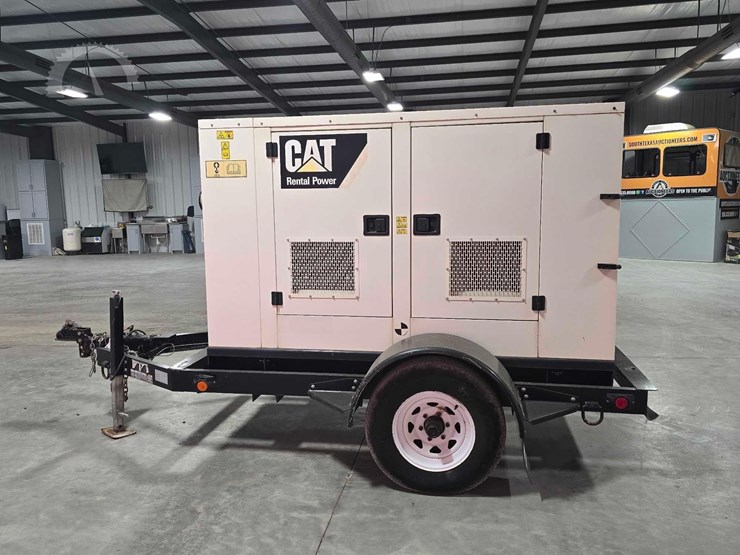 2015-caterpillar-xq30-8-image-6
