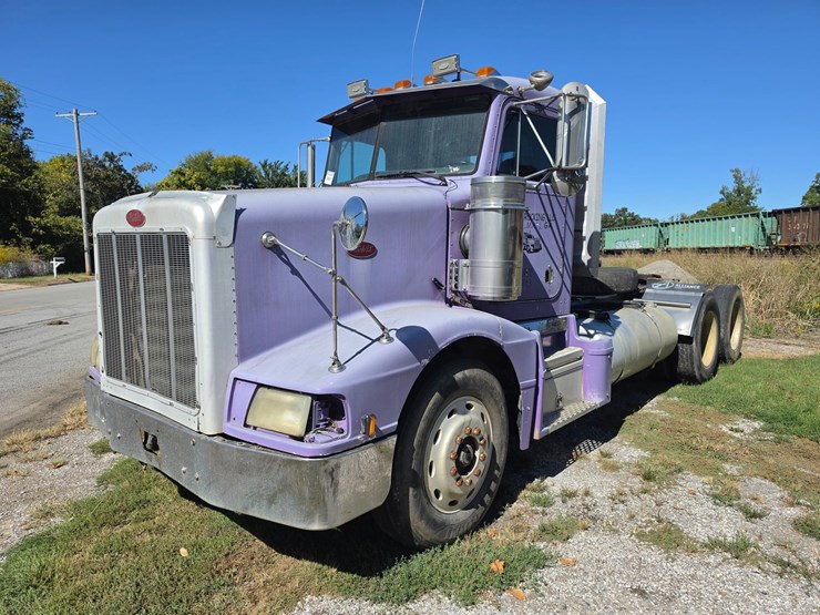 1996-peterbilt-377-image-2