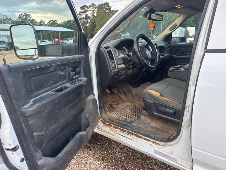 2016-dodge-3500-image-12