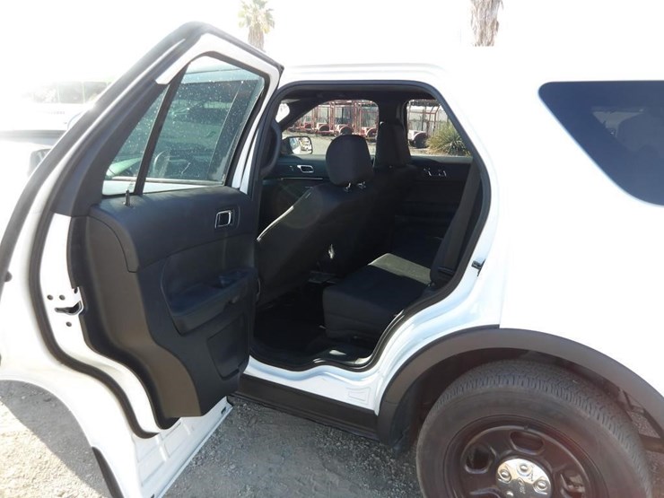 2018-ford-explorer-image-13