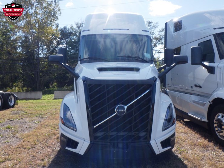 2025-volvo-vnl860-image-2
