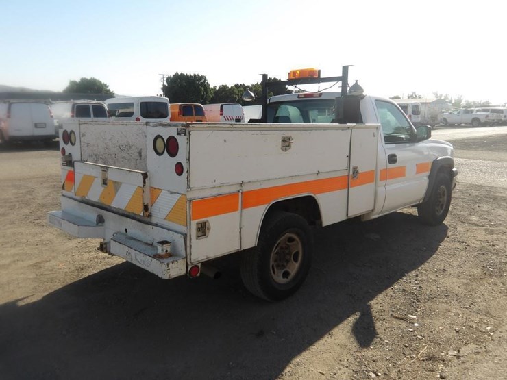 2003-chevrolet-silverado-utility-truck-image-4