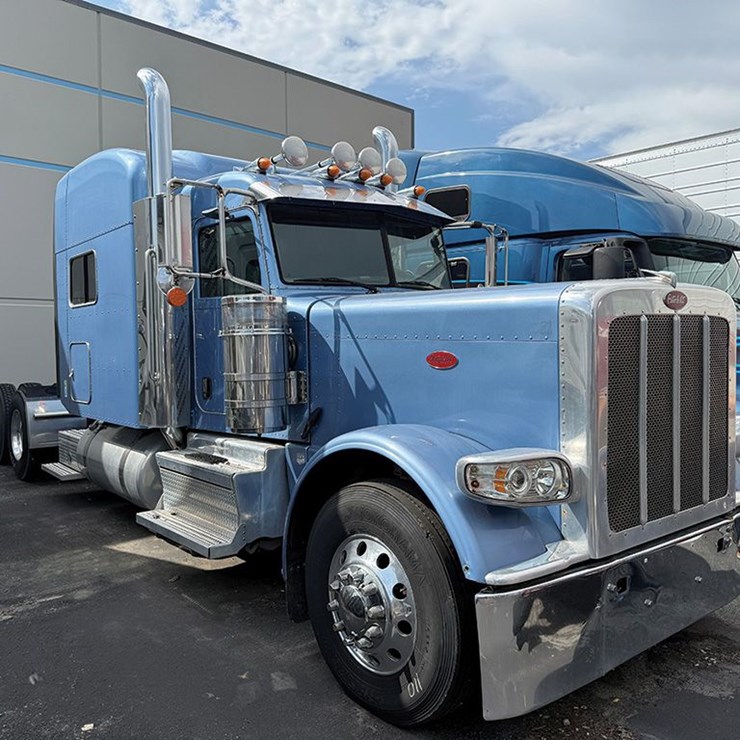 2022 PETERBILT 389