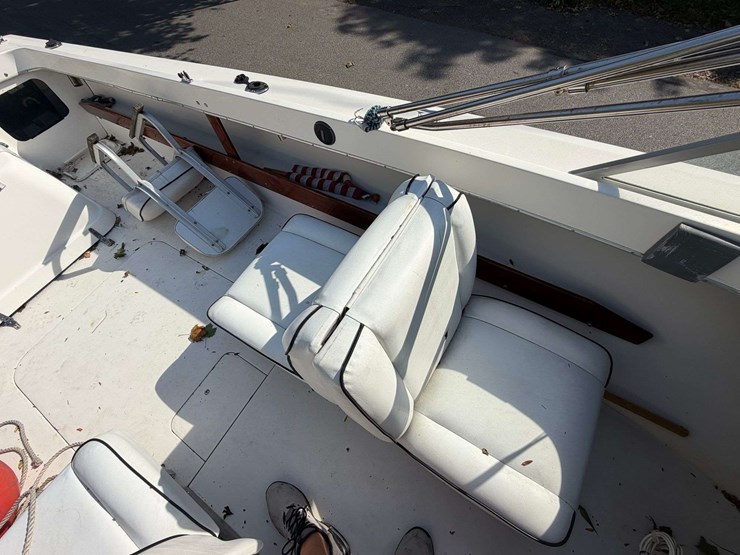 bertram-20-moppie-powerboat-w/trailer-"island-girl"-image-29