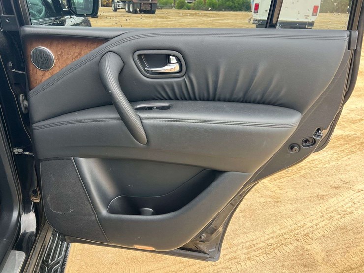 2012-infiniti-qx56-image-18