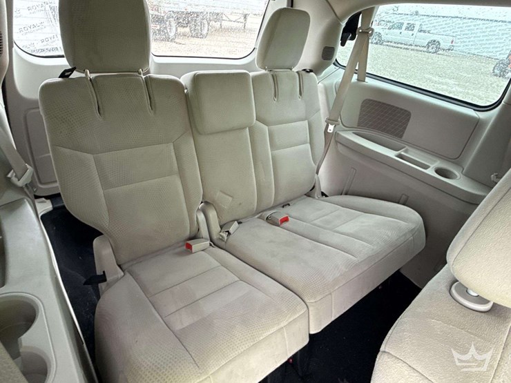 2014-dodge-grand-caravan-image-23