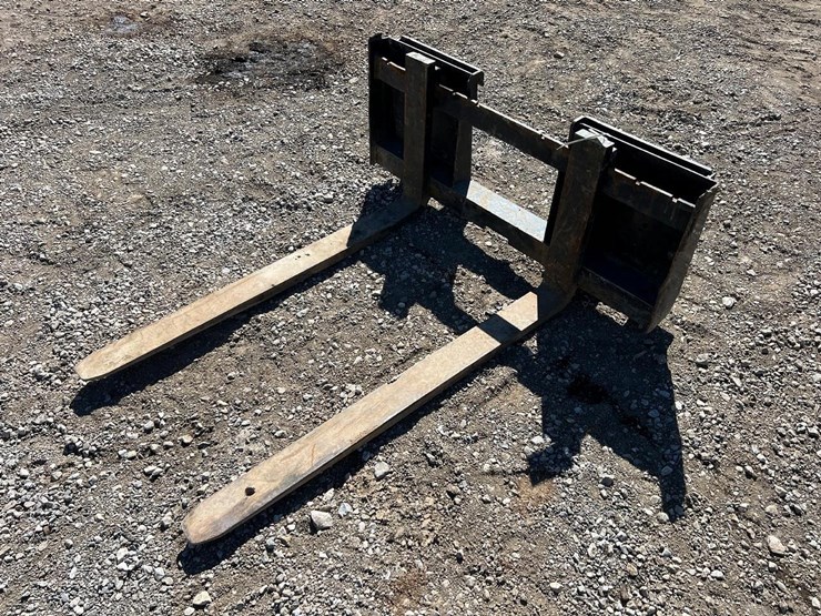 48”-skid-steer-pallet-forks-image-2