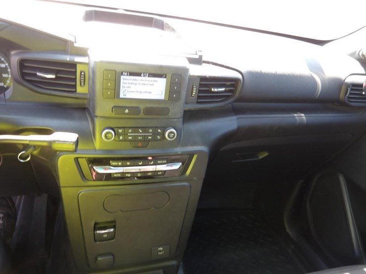 2020-ford-explorer-image-21