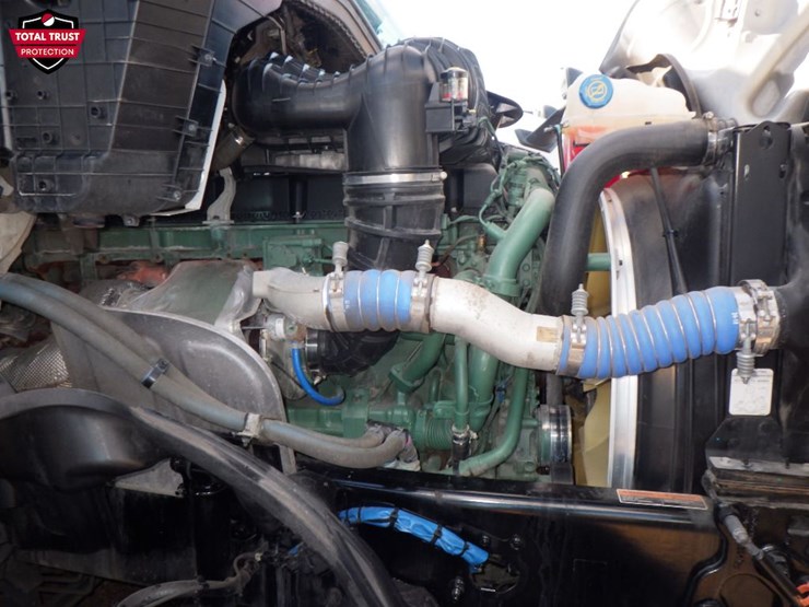 2025-volvo-vnl860-image-23