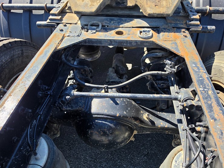 2001-freightliner-fld120-image-83