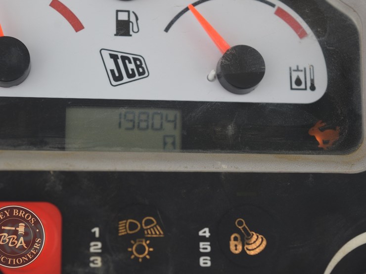 2021-jcb-270t-image-44