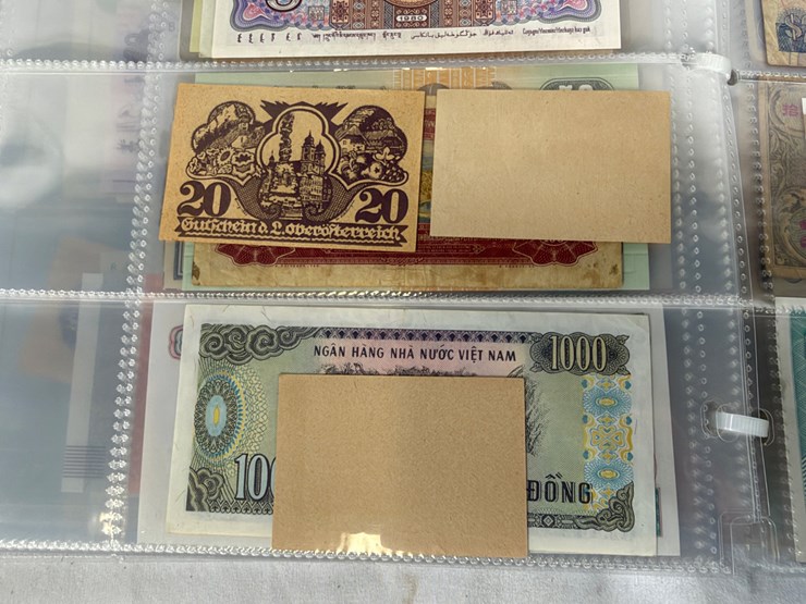 #40307-•-foreign-currency-bank-notes-image-121