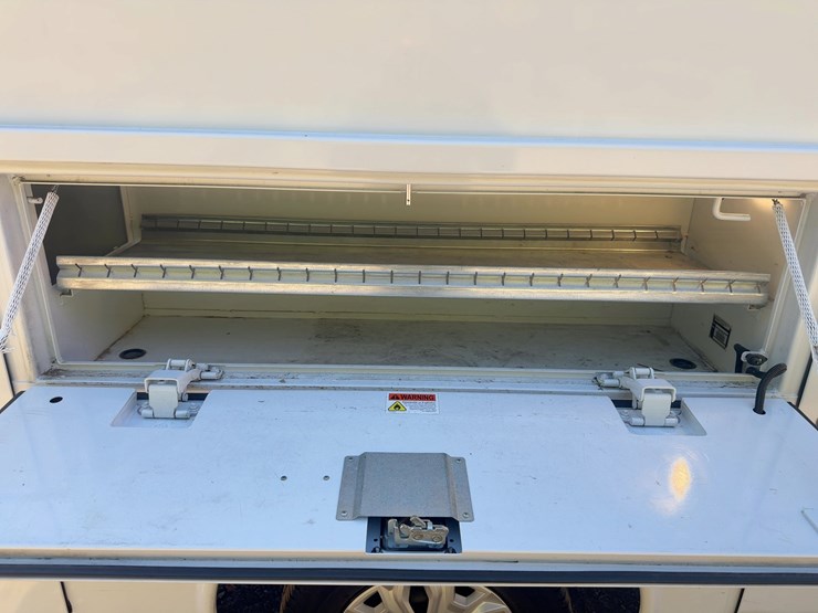 2019-utility-van-image-18