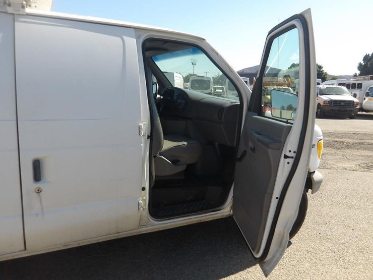 1998-ford-e250-image-11
