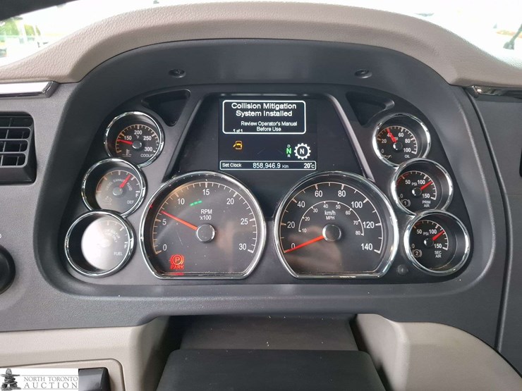 2020-peterbilt-579-image-11
