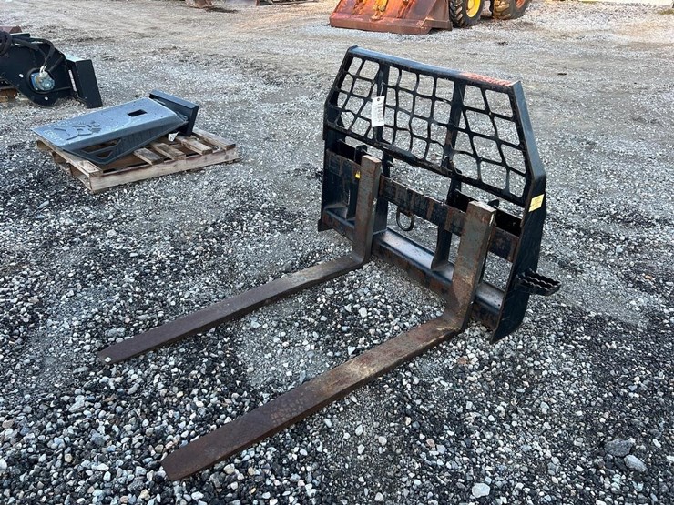 48”-skid-steer-pallet-forks-image-2
