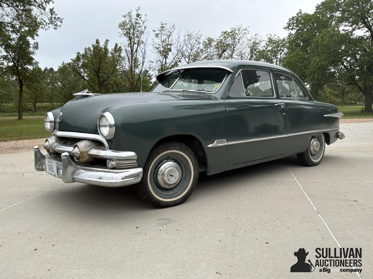 1951-ford-custom-tudor-2-door-sedan-image-1