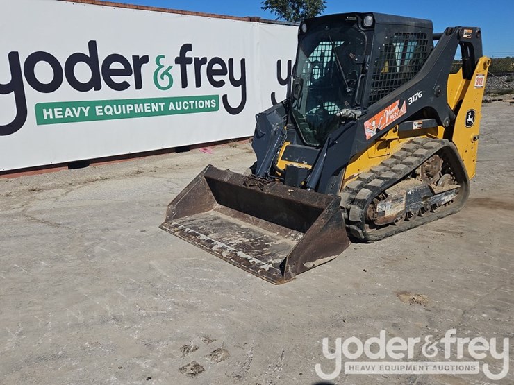 2019-deere-317g-image-2