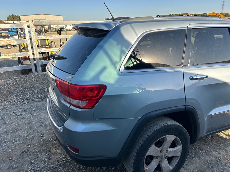 2012-jeep-grand-cherokee-image-16