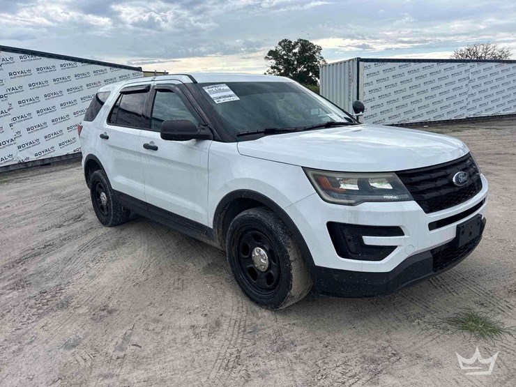 2018-ford-explorer-image-2