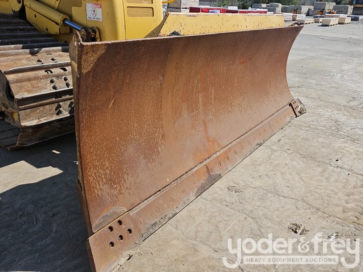 2015-komatsu-d61pxi-24-image-10