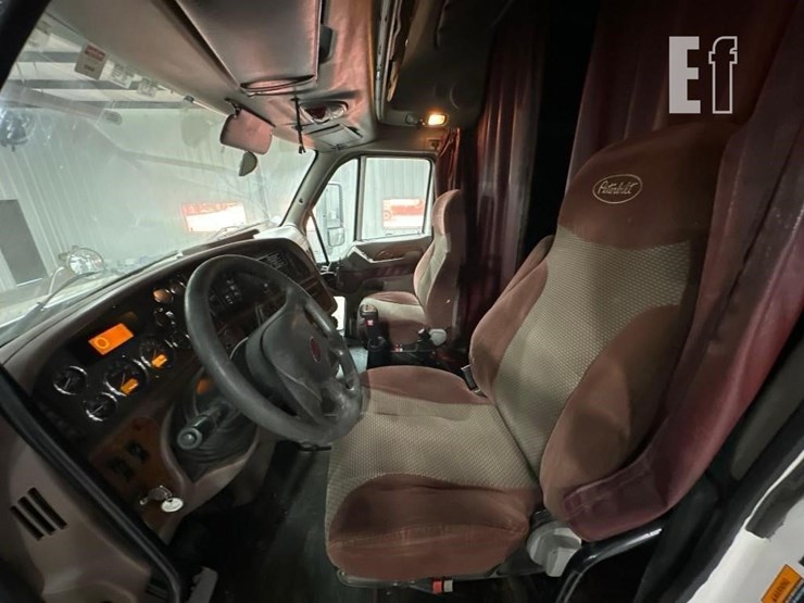 2012-peterbilt-587-image-12