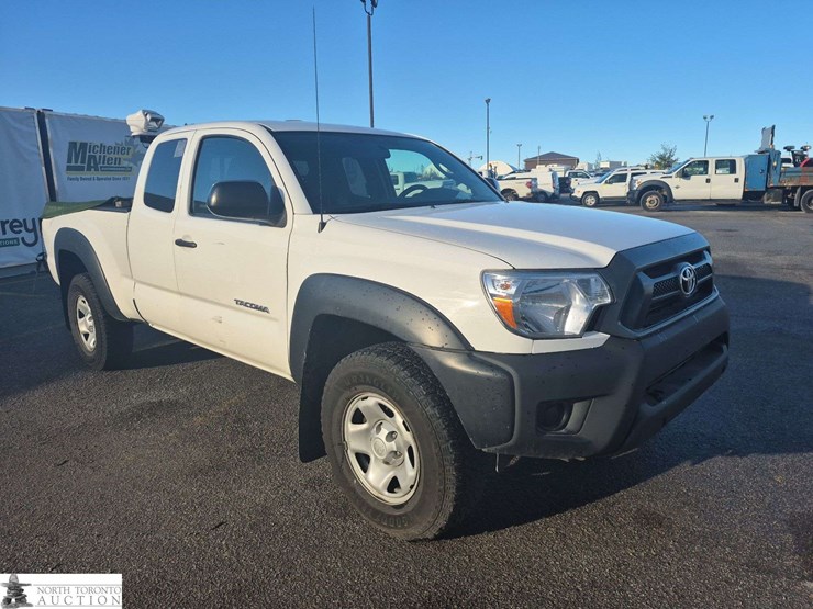 2015-toyota-tacoma-image-3