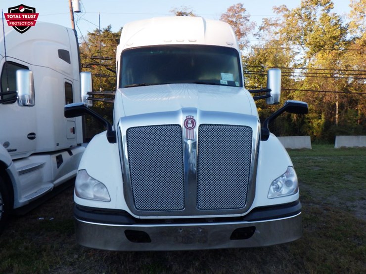 2022-kenworth-t680-image-2