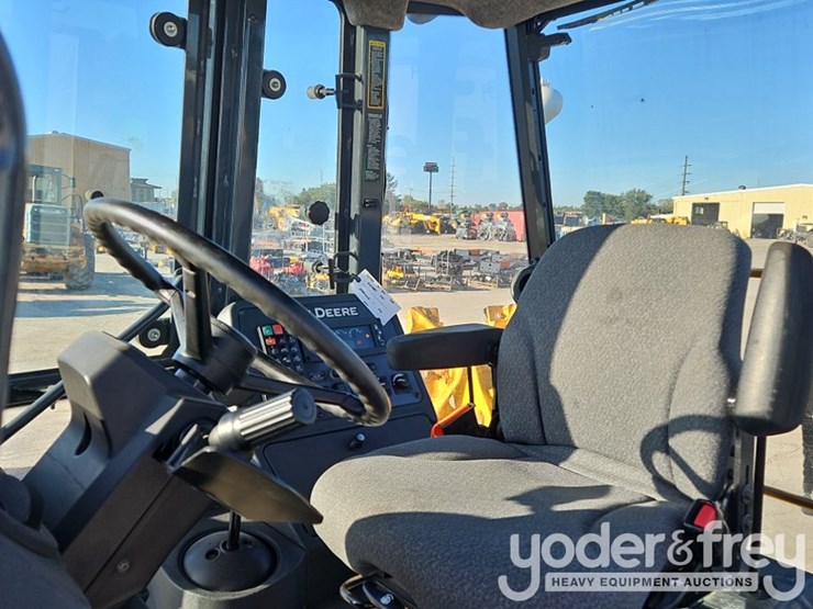 2018-deere-410l-image-42