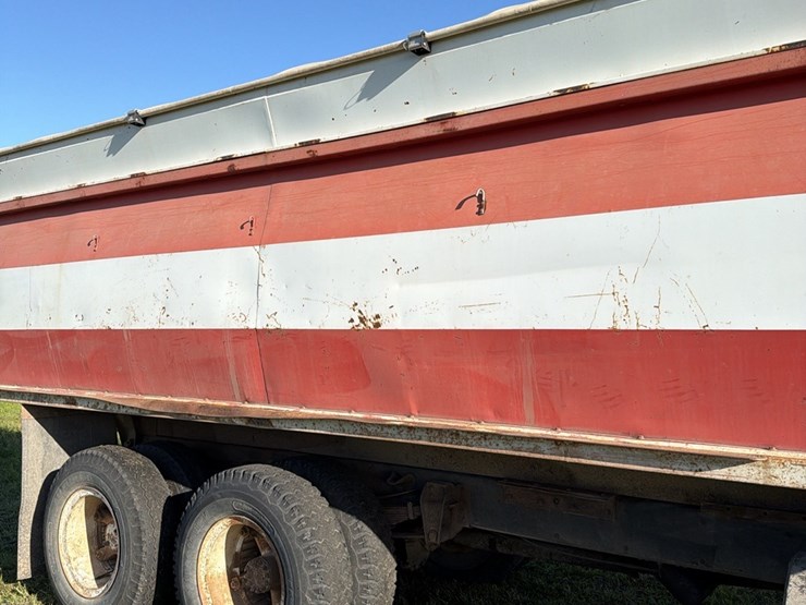1973-tag-tandem-366-5+2,-motor-has-very-low-miles,-good-power,-roll-tarp,-truck-runs-and-operates-good-image-32