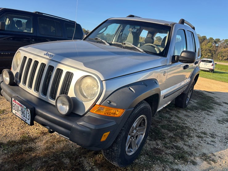 2005-jeep-liberty-image-1