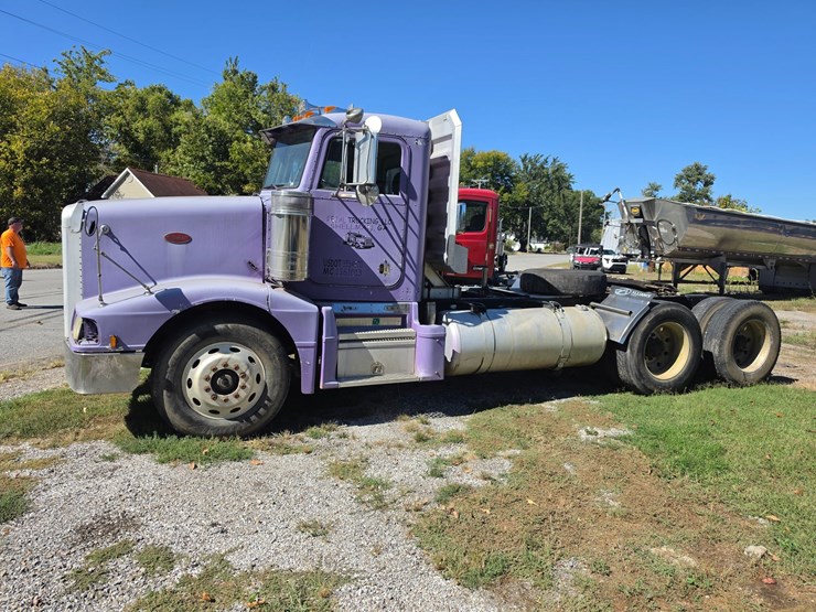1996-peterbilt-377-image-4
