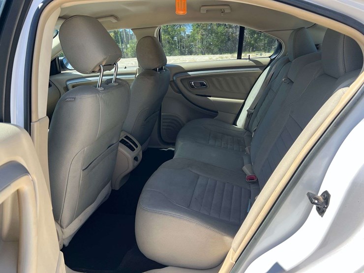 2016-ford-taurus-4-door-sedan-(101,832-miles)-image-15