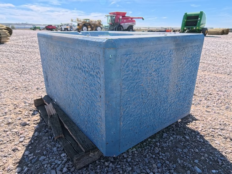 #2074-•-johnson-concrete-livestock-waterer-image-3