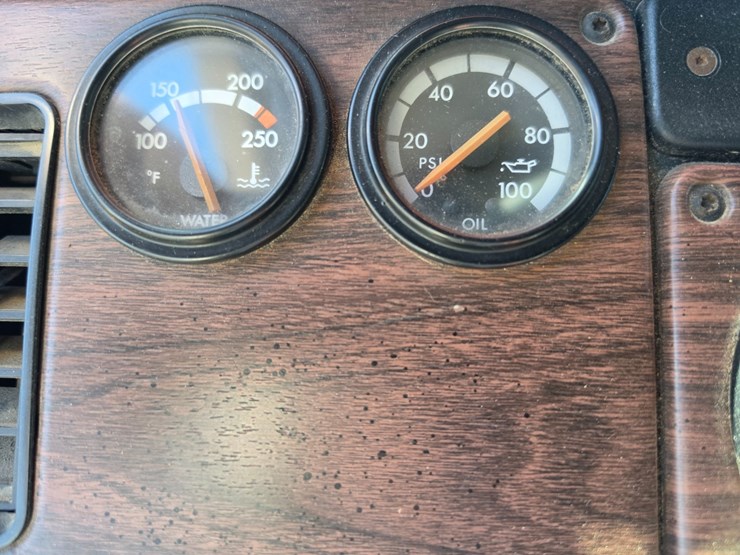 2001-freightliner-fld120-image-65