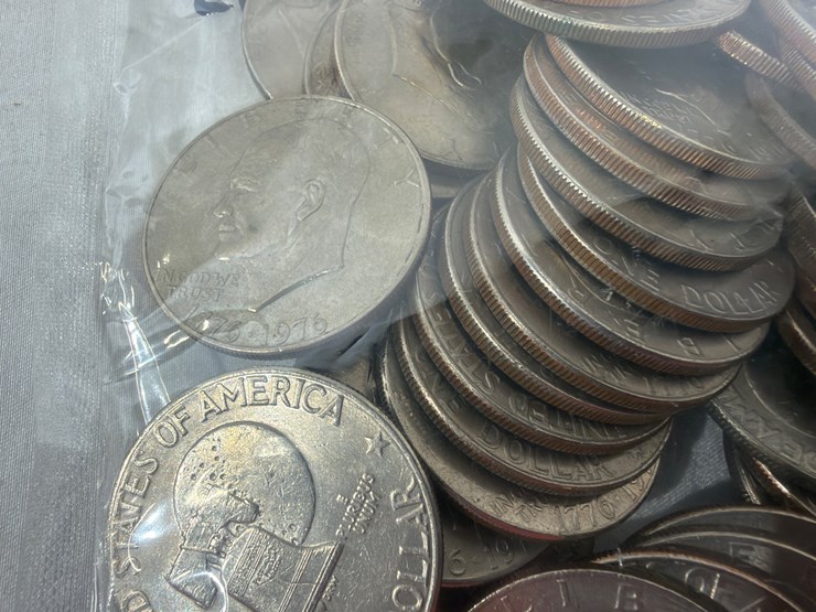 #40148-•-(50)-1970s-bicentennial-dollar-coins-image-15