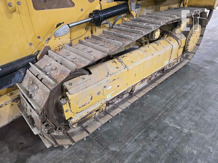 2022-caterpillar-d1-image-28
