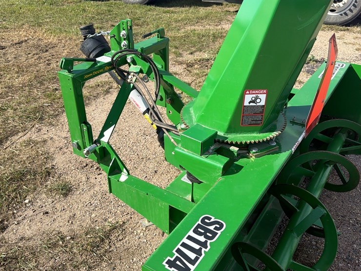 frontier-model-sb1174-like-absolutely-brand-new-3-point-snow-blower,-hydraulic-chute,-john-deere-jiffy-hitch,-none-nicer,-check-photos-image-14