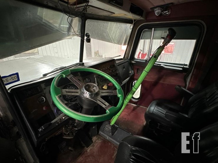 1994-peterbilt-378-image-13