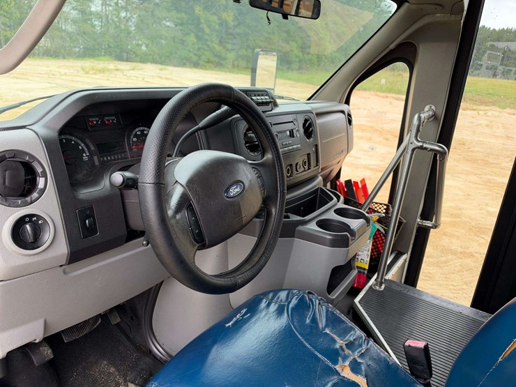 2014-ford-e450-image-11