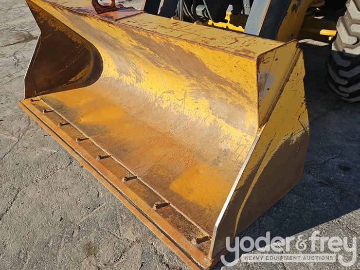2018-deere-410l-image-16