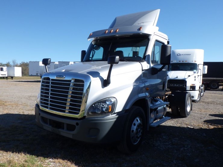 2018-freightliner-cascadia-125-image-1