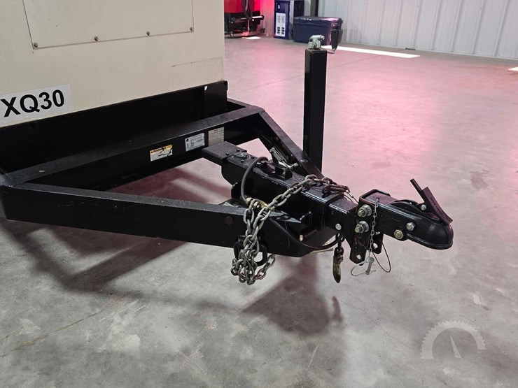 2015-caterpillar-xq30-8-image-18
